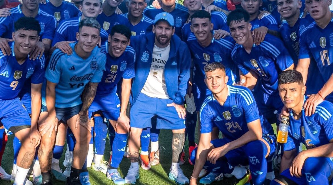 Lionel Messi junto a la Selección Argentina Sub20