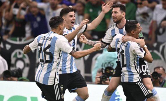 Foto Fabio Ferrari/LaPresse 26 Novembre 2022 Qatar - Sport - Calcio - Qatar 2022 - Coppa del Mondo Fifa - Argentina vs Messico - Gruppo C - Fase a Gironi - Lusail Stadium. Nella foto: esultanza Argentina November 26, 2022 , Qatar - sport - Soccer - Qatar 2022- Fifa World Cup - Argentina vs Mexico - Group C - group stage - Lusail Stadium. In the pic: Argentina exultation / PRESSINPHOTO