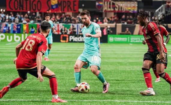 Atlanta, Georgia, USA. 2nd Nov, 2024. Inter Miami midfielder Lionel Messi (10) (C) looks to pass the ball between Atlanta United defender Pedro Amador (18) and midfielder Jay Fortune (18) during match 2 of the 2024 MLS Cup Playoff game at Mercedes-Benz Stadium. (Credit Image: © Debby Wong/ZUMA Press Wire)