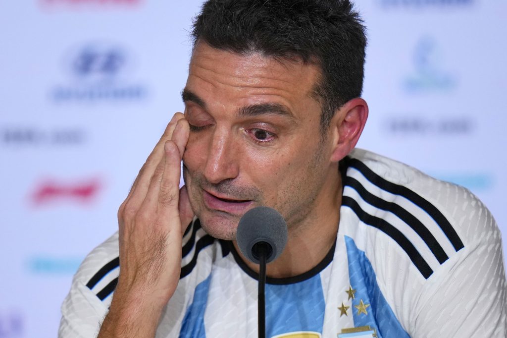 La pregunta del periodista uruguayo que emocionó a Scaloni tras el triunfo de Argentina